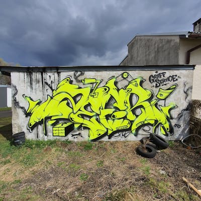 Yellow Stylewriting by Zefir. This Graffiti is located in Poland and was created in 2022. This Graffiti can be described as Stylewriting and Abandoned.