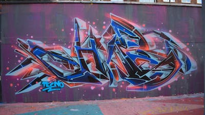 Light Blue and Coralle Stylewriting by Chips. This Graffiti is located in London, United Kingdom and was created in 2020. This Graffiti can be described as Stylewriting and Wall of Fame.