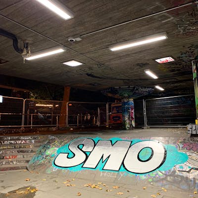 Chrome and Cyan Stylewriting by smo__crew and TUIS. This Graffiti is located in London, United Kingdom and was created in 2020.