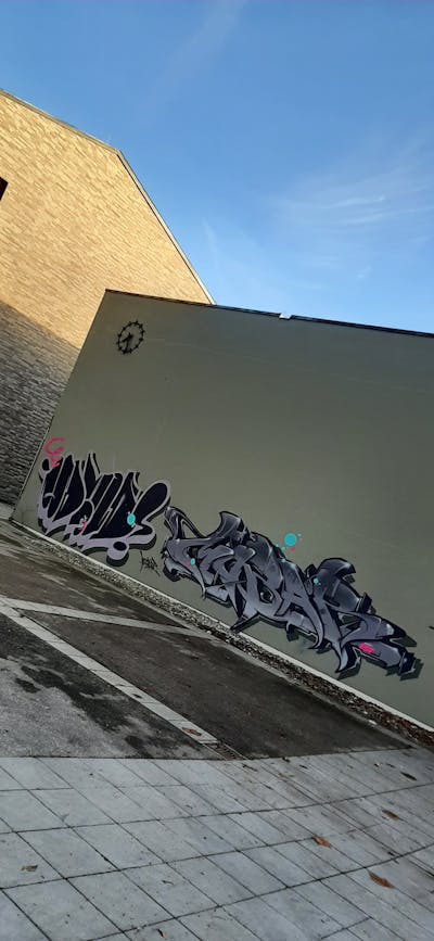 Grey Stylewriting by mobar and woodland. This Graffiti is located in ERDING, Germany and was created in 2022.