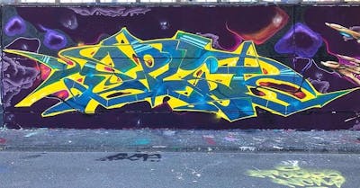 Cyan and Yellow Stylewriting by split. This Graffiti is located in MÜNSTER, Germany and was created in 2022. This Graffiti can be described as Stylewriting and Wall of Fame.