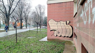 Beige Throw Up by 7AM. This Graffiti is located in Novi Sad, Serbia and was created in 2024. This Graffiti can be described as Throw Up and Street Bombing.