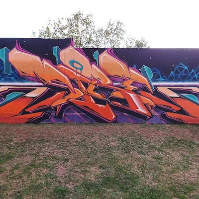 Orange and Violet and Cyan Stylewriting by SIRE. This Graffiti is located in Porto, Portugal and was created in 2023.