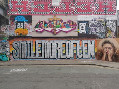 Chrome and Colorful Stylewriting by Only E1 and smo__crew. This Graffiti is located in London, United Kingdom and was created in 2022. This Graffiti can be described as Stylewriting, Wall of Fame and Characters.