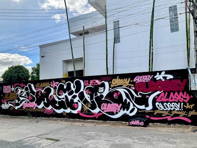 Coralle and Black and White Stylewriting by Hootive. This Graffiti is located in Thailand and was created in 2023. This Graffiti can be described as Stylewriting, Throw Up and Handstyles.
