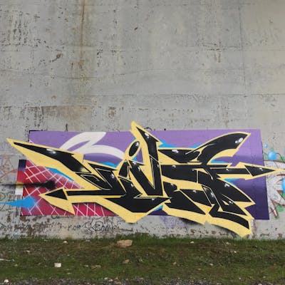 Colorful Stylewriting by Zota. This Graffiti is located in Greece and was created in 2021. This Graffiti can be described as Stylewriting and Abandoned.