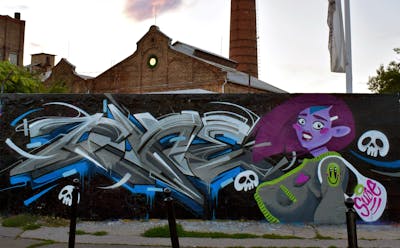 Grey and Colorful Stylewriting by Suzie and Coke. This Graffiti is located in Budapest, Hungary and was created in 2017. This Graffiti can be described as Stylewriting and Characters.