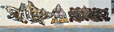 Gold and Grey and Brown Stylewriting by smo__crew, Chips, Tizer and Sorez. This Graffiti is located in London, United Kingdom and was created in 2023. This Graffiti can be described as Stylewriting and Characters.