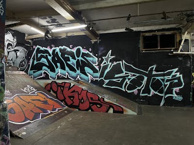 Black and Cyan Stylewriting by Safi and Isotop. This Graffiti is located in Döbeln, Germany and was created in 2022.