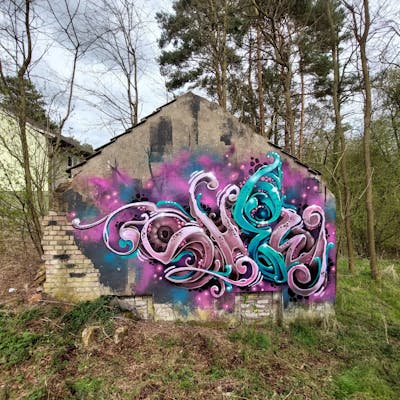 Coralle and Cyan Stylewriting by Shew, the Buddys and Büro21. This Graffiti is located in Bukow, Germany and was created in 2023. This Graffiti can be described as Stylewriting, 3D and Abandoned.