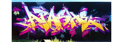 Yellow and Violet Stylewriting by apashe. This Graffiti is located in Marseille, France and was created in 2021.