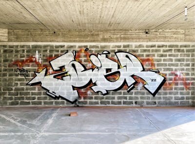 White Stylewriting by Zeisa. This Graffiti is located in Perugia, Italy and was created in 2022. This Graffiti can be described as Stylewriting and Abandoned.