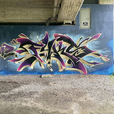 Violet and Beige Stylewriting by Fiks and MicRoFiks. This Graffiti is located in Germany and was created in 2024.